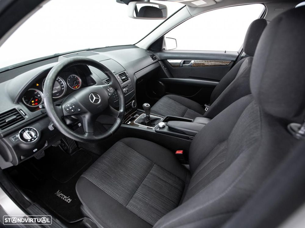 Mercedes-Benz C 200 — fotografia 6