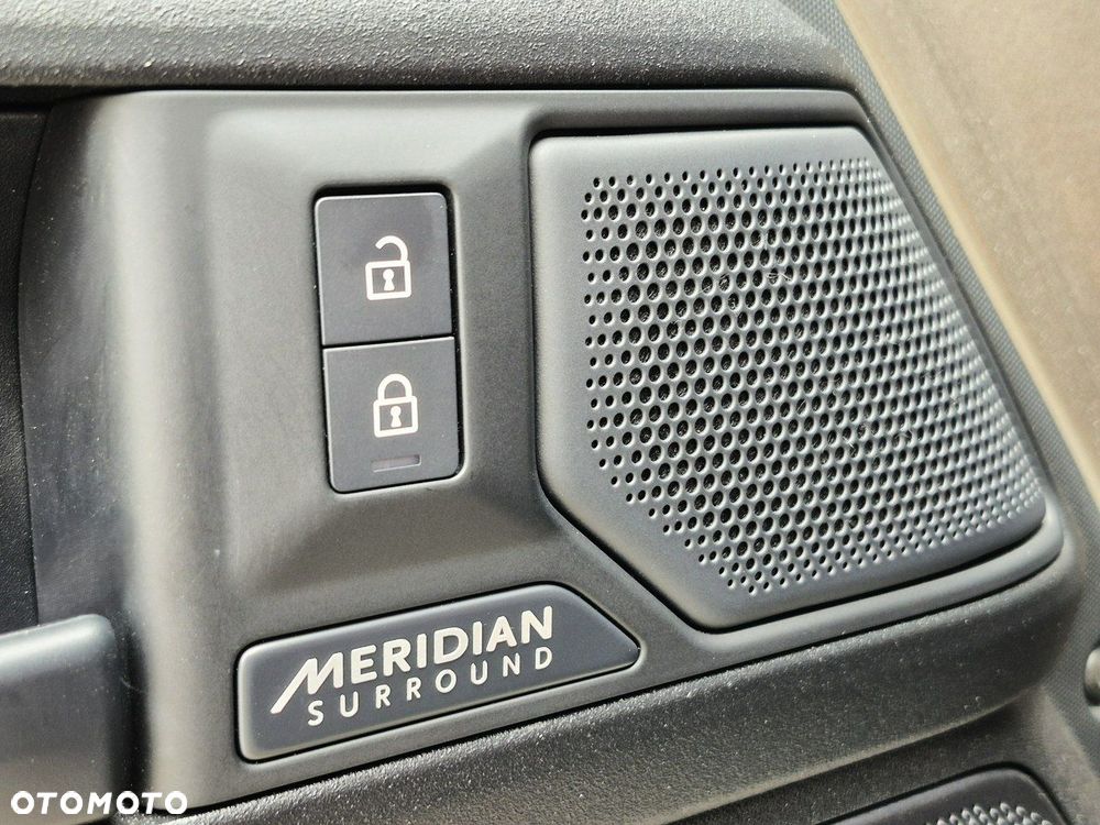 Land Rover Defender - 20