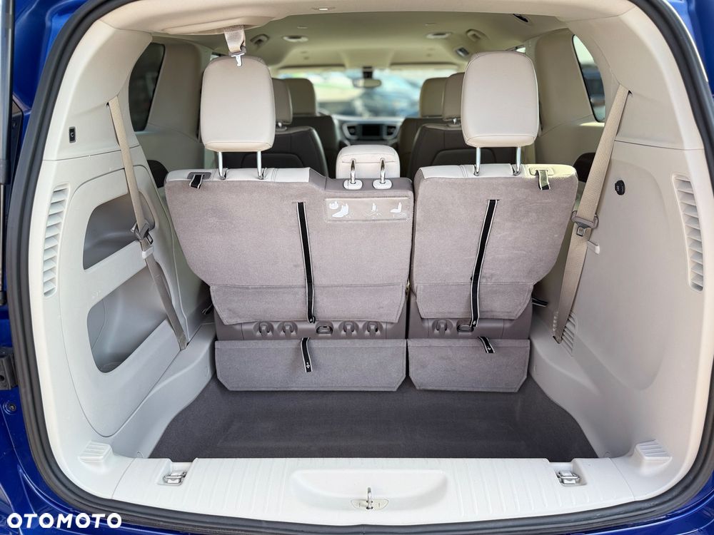 Chrysler Pacifica - 24