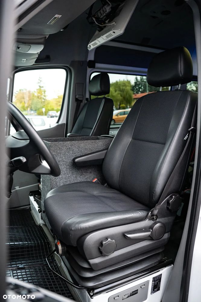 Mercedes-Benz Sprinter - 14