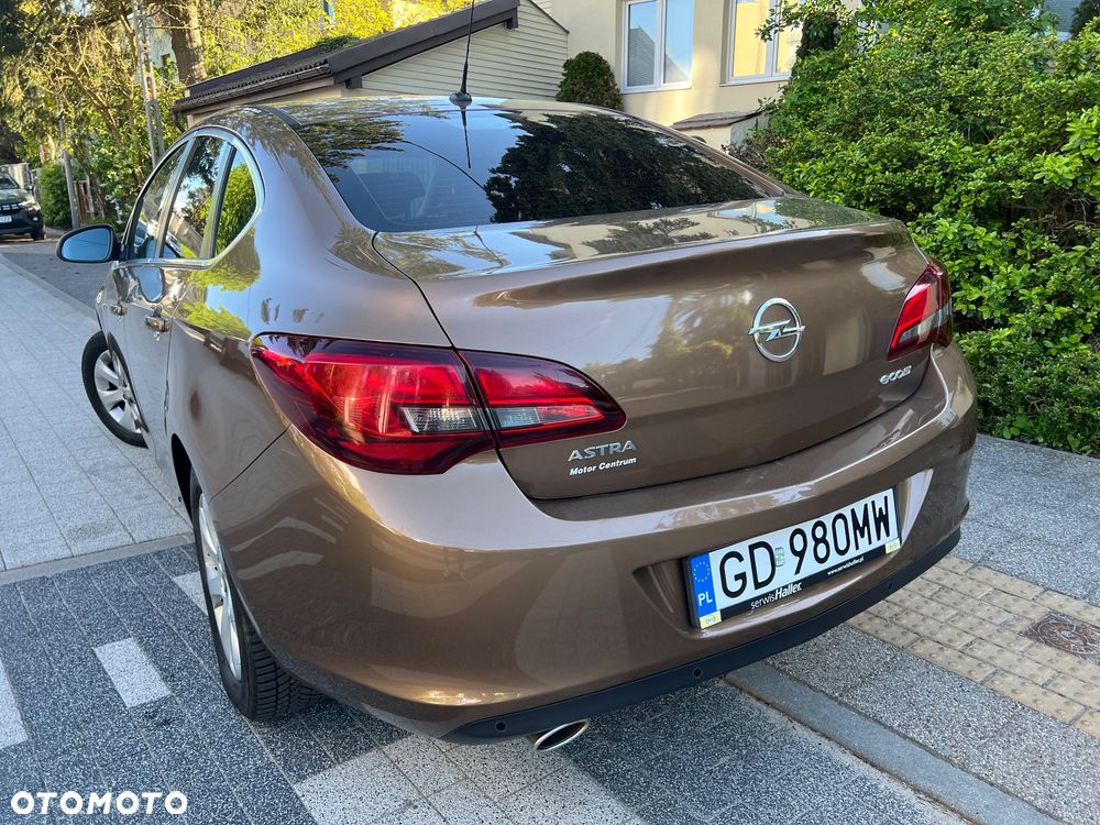 Opel Astra 1.4 T Cosmo S&S - 13