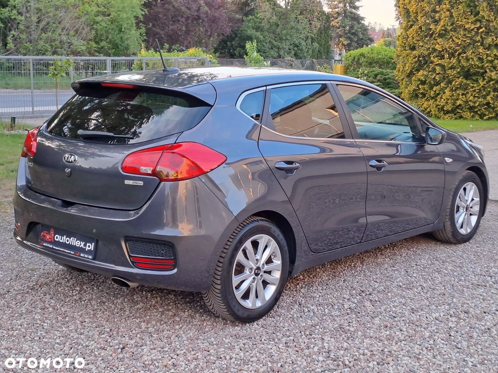 Kia Ceed - 4