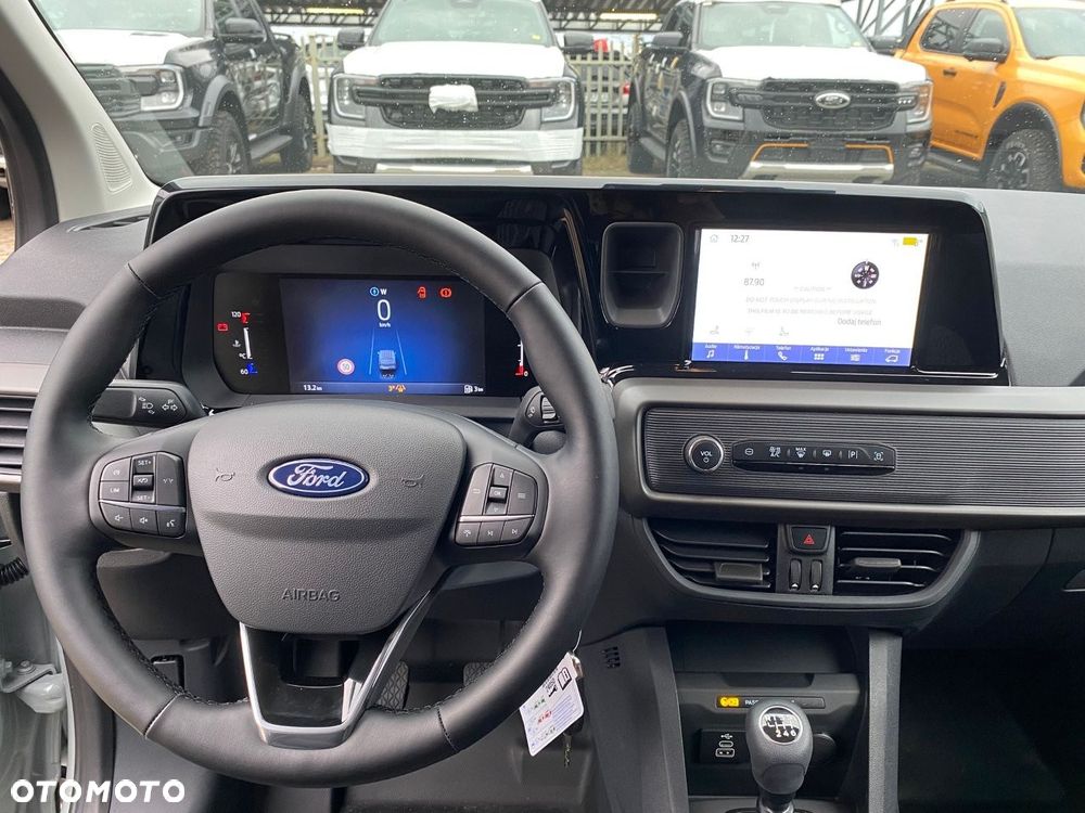 Ford Transit Courier - 11