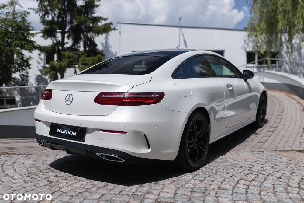 Mercedes-Benz Klasa E 220 d 4-Matic 9G-TRONIC - 11