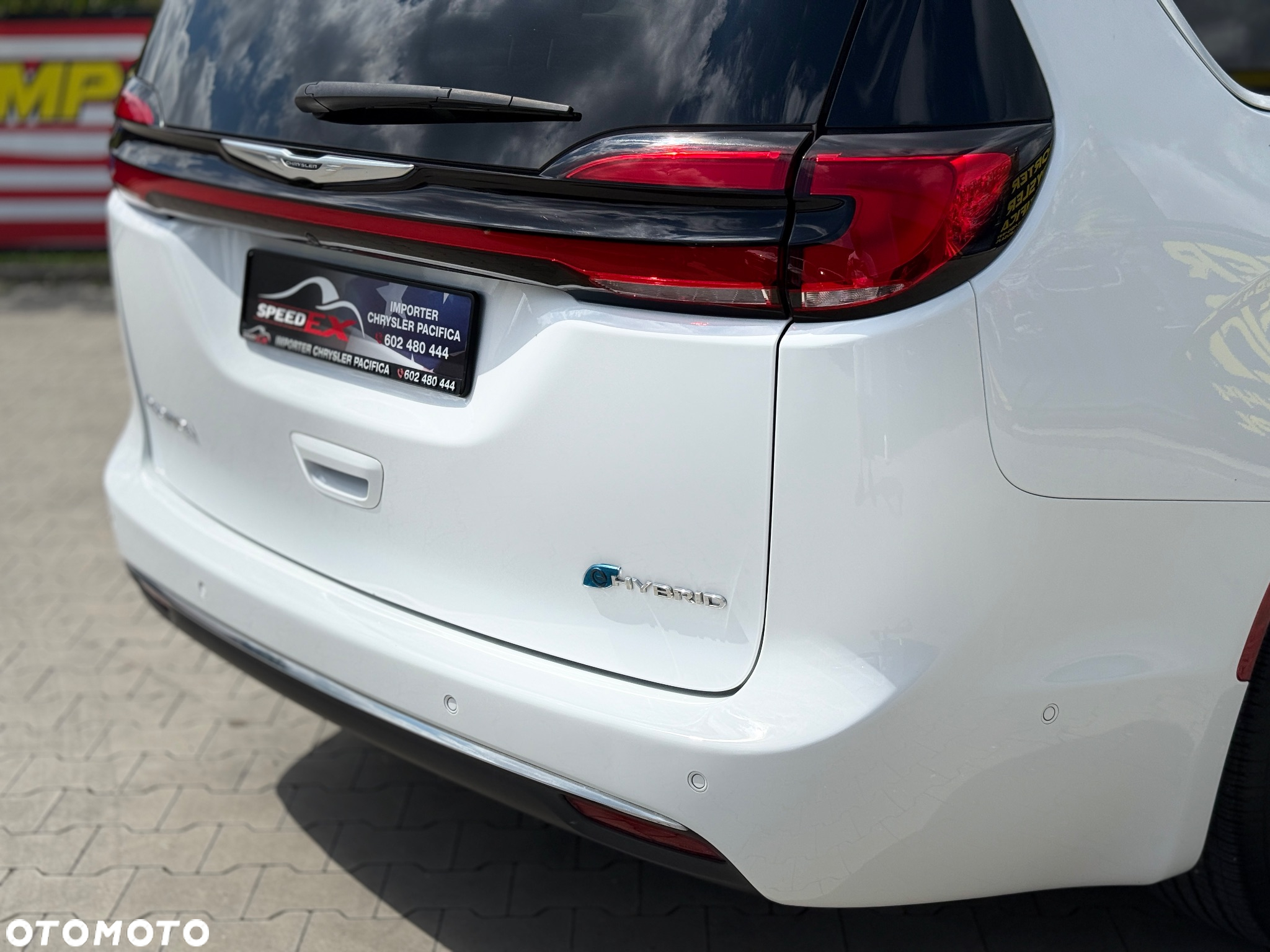 Chrysler Pacifica - 11