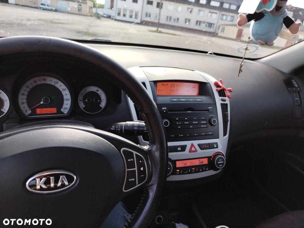 Kia Ceed Cee'd 1.6 Crdi Comfort + - 2