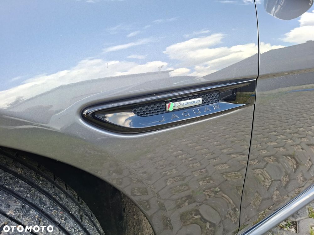 Jaguar XF 2.0 i4D AWD R-Sport - 29