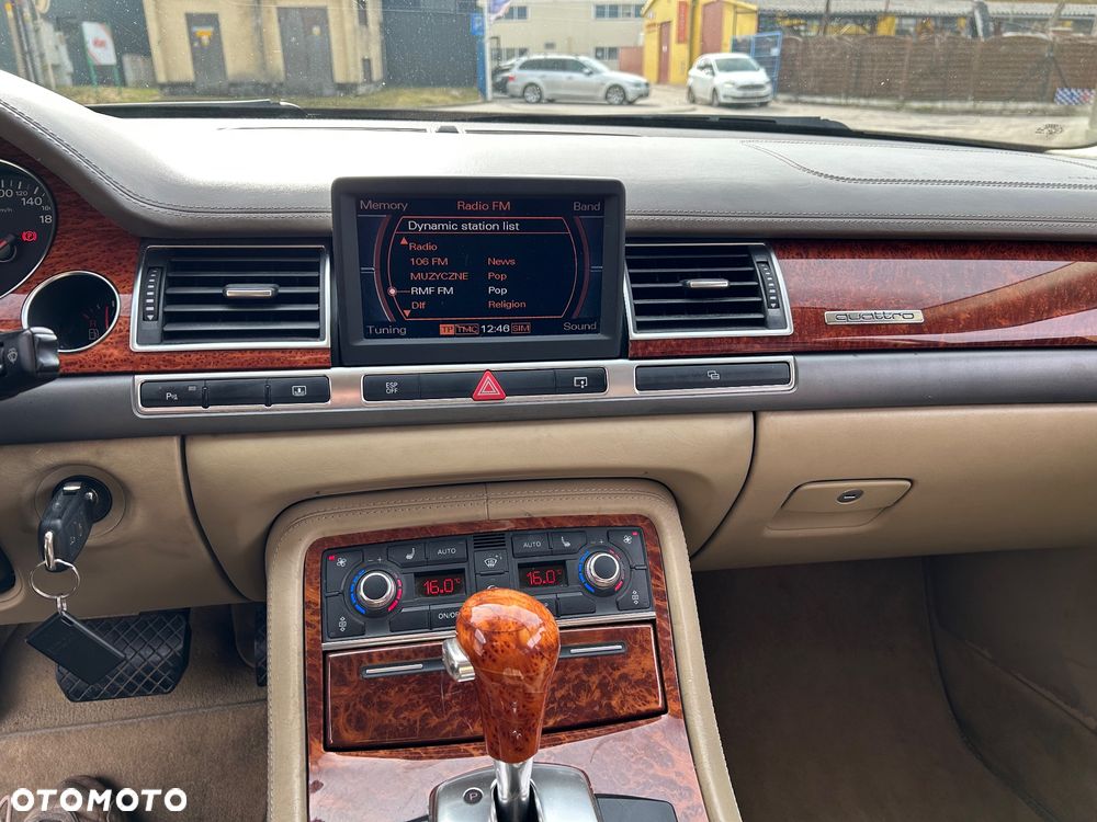 Audi A8 4.2 L Quattro - 10