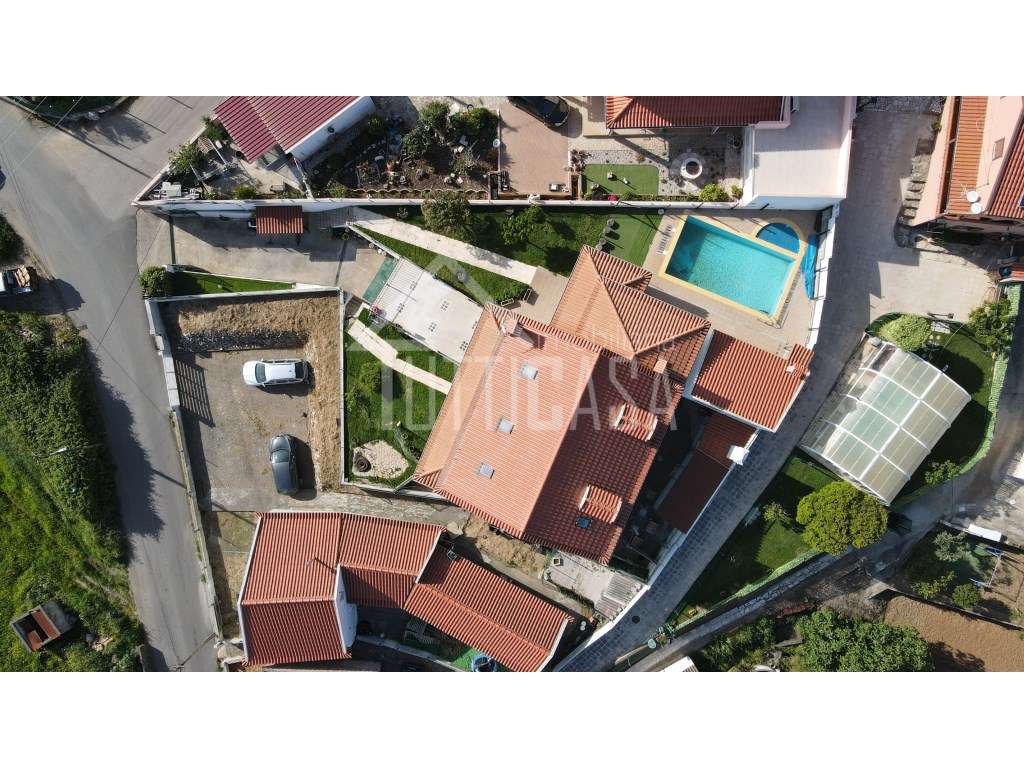 Moradia T3+2 com garagem de 195 m2, piscina e Sótão em Montemuro - Grande imagem: 5/26