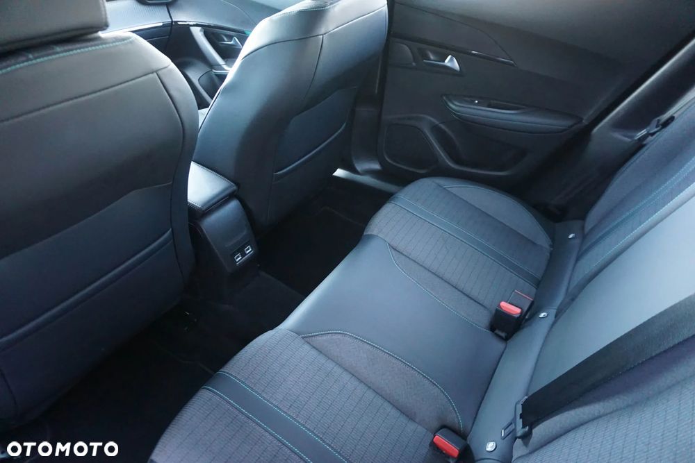 Peugeot 2008 1.2 PureTech Allure Pack S&S EAT8 - 28