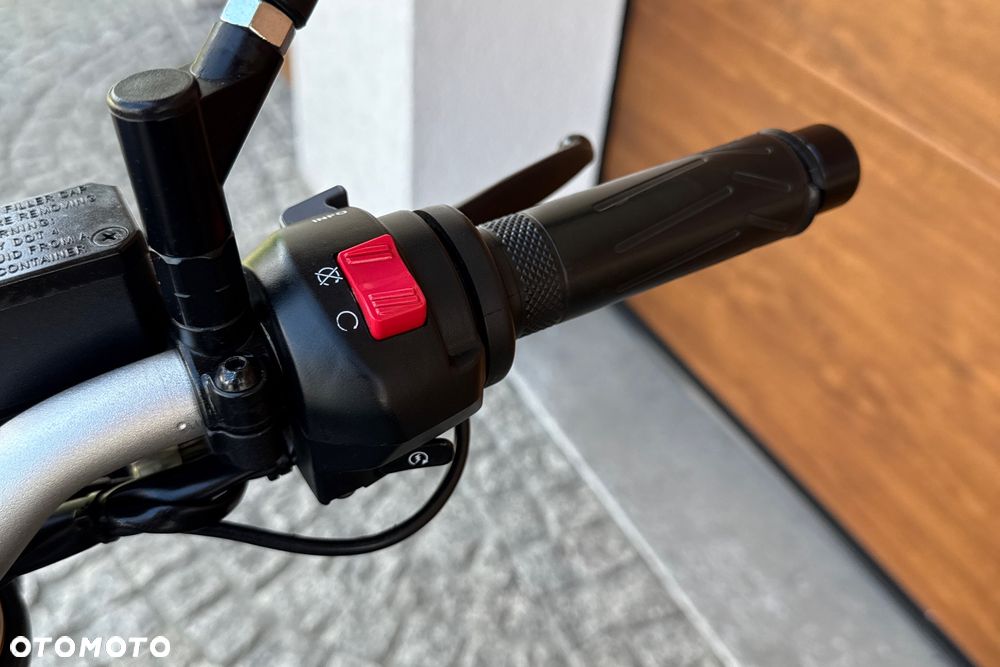 Yamaha MT - 16