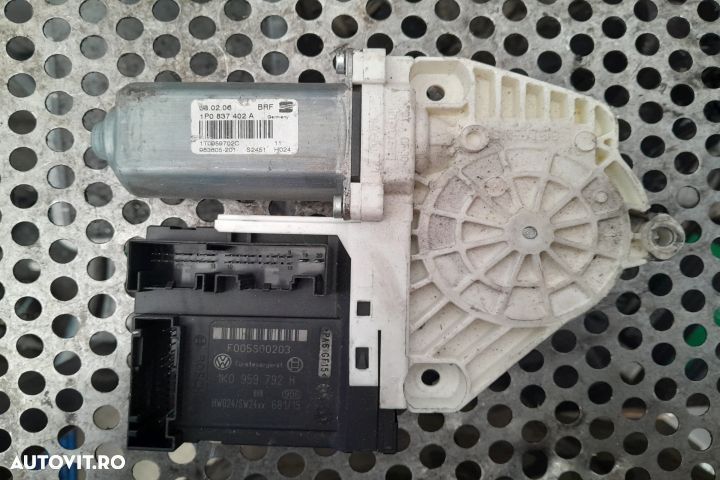 Motoras macara geam spate dreapta 1P0837402A Seat Leon 2 1P [2005 - 2 - 2