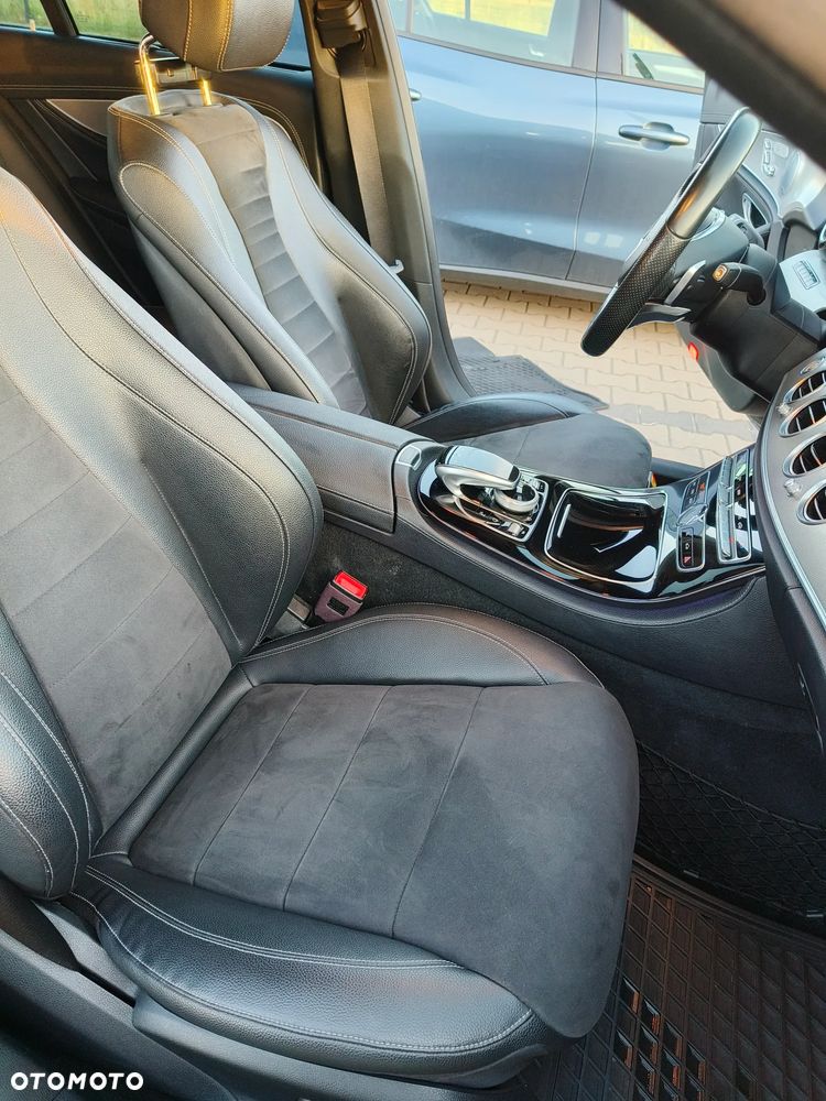 Mercedes-Benz Klasa E 220 d 4-Matic 9G-TRONIC - 27