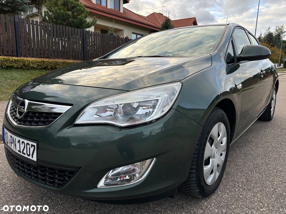 Opel Astra 2010 photo 3