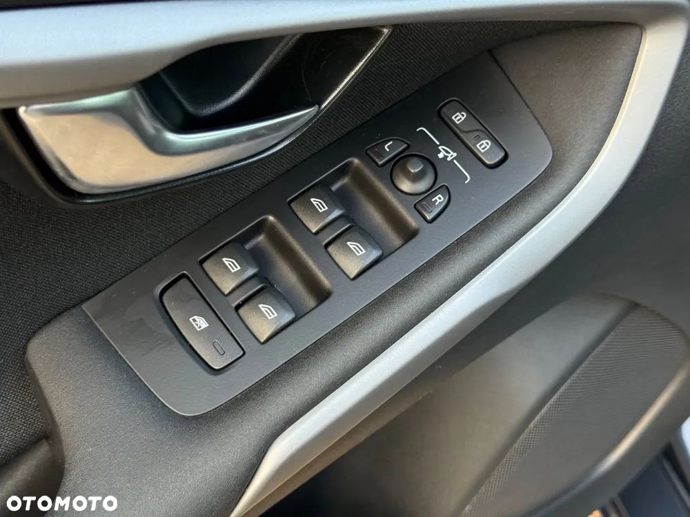 Volvo V40 D2 Drive-E Momentum - 24