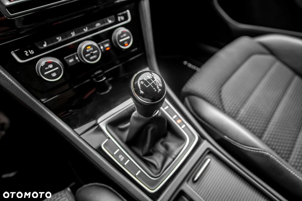 Volkswagen Golf 1.4 TSI BMT Highline - 36