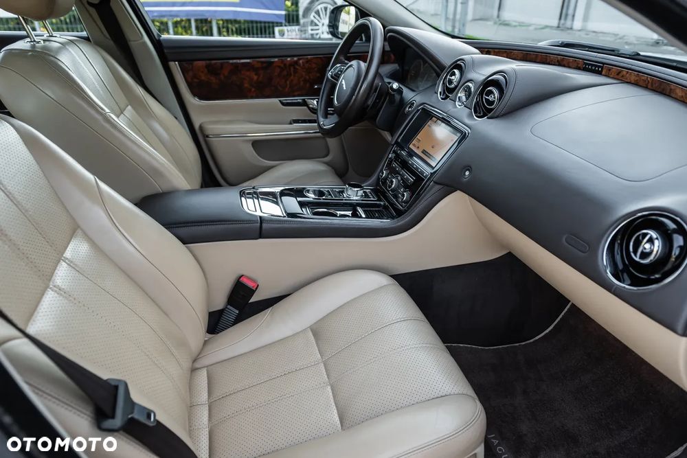 Jaguar XJ 3.0 V6 Kompressor AWD R-Sport - 37
