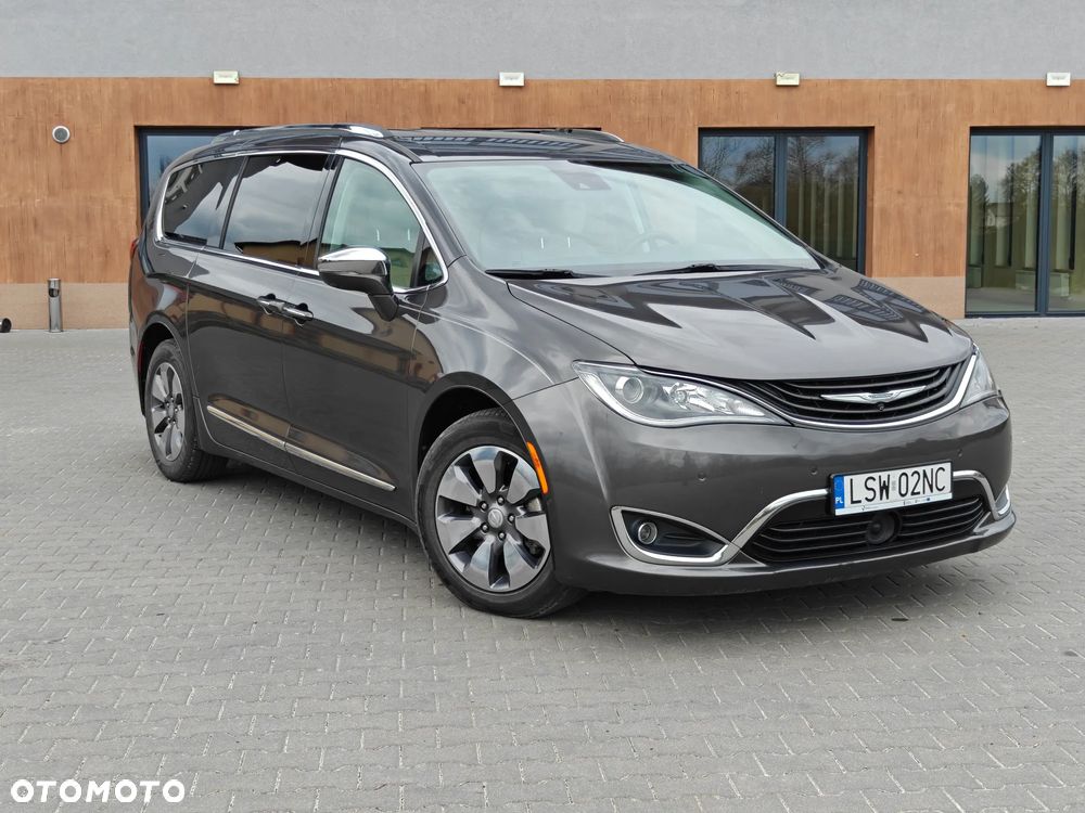 Chrysler Pacifica - 2