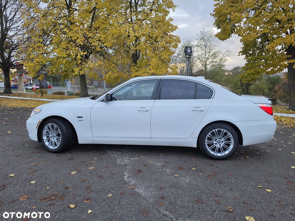 BMW Seria 5 528i xDrive - 17