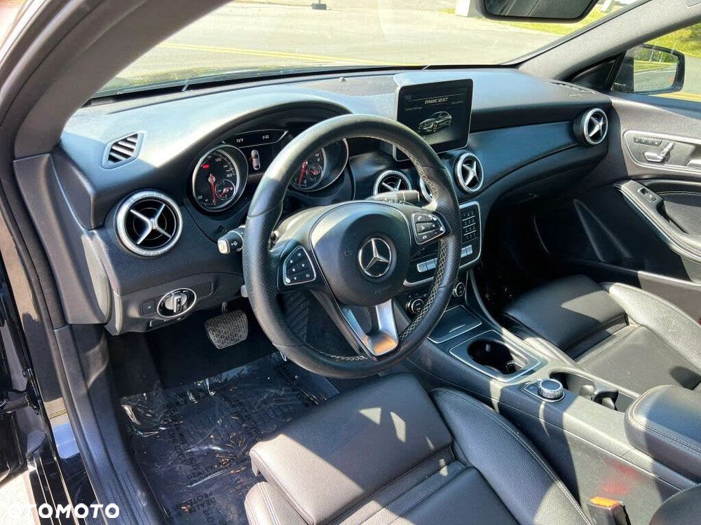 Mercedes-Benz CLA 250 4Matic 7G-DCT UrbanStyle Edition - 8