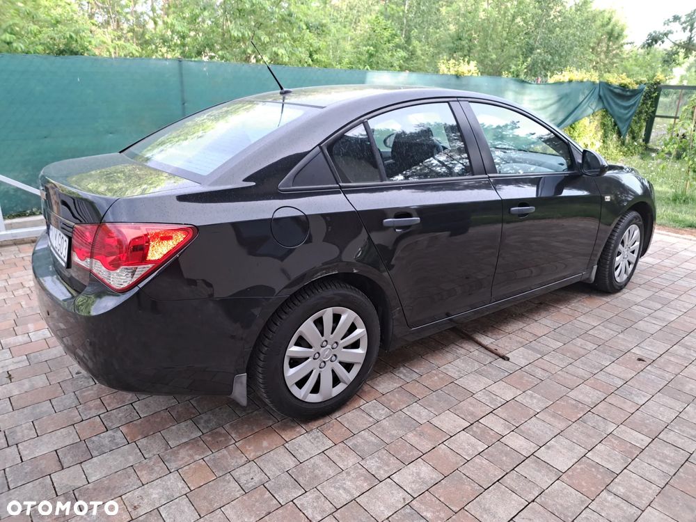 Chevrolet Cruze 1.6 Base - 17