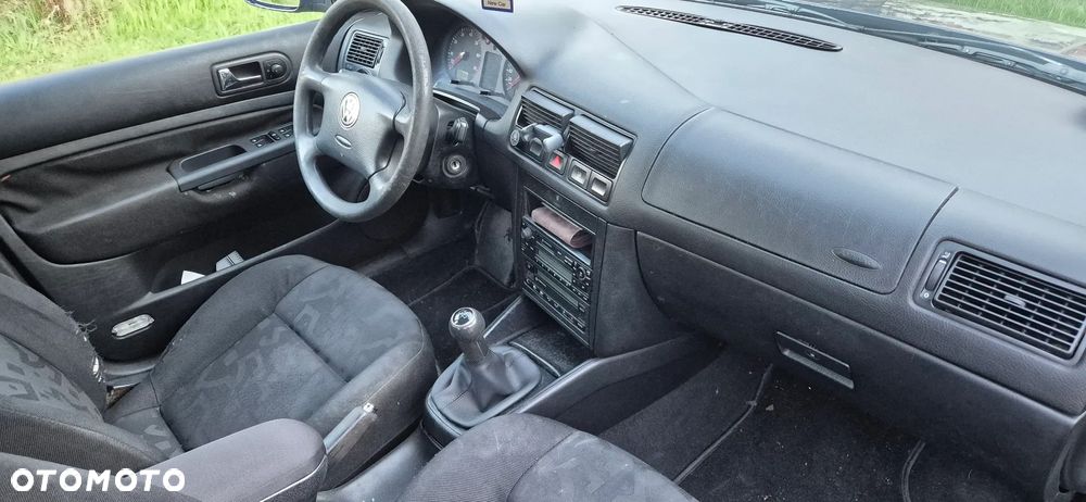 Volkswagen Golf 1.6 - 13