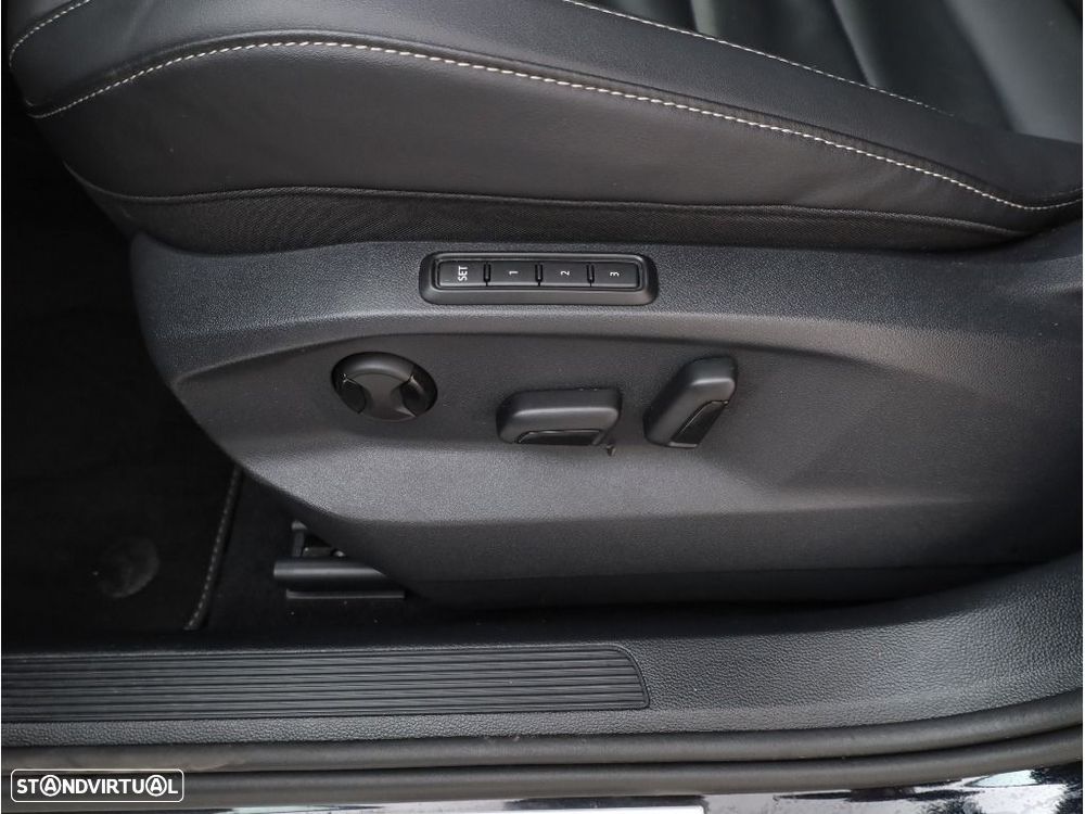 VW T-Roc 2.0 TDI R-Line DSG - 22