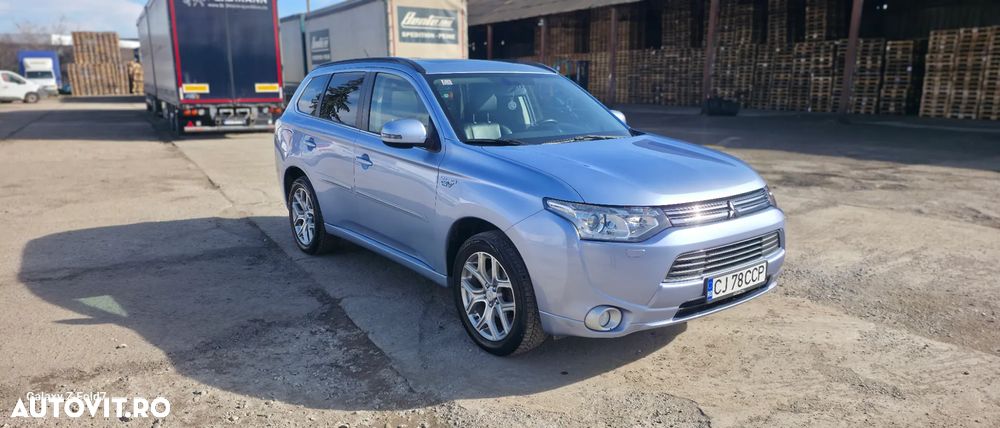 Mitsubishi Outlander - 11