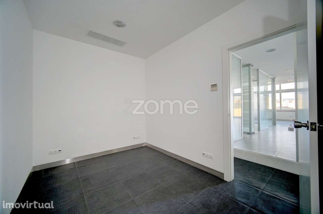 Escritório com garagem no Areeiro - Grande imagem: 4/27