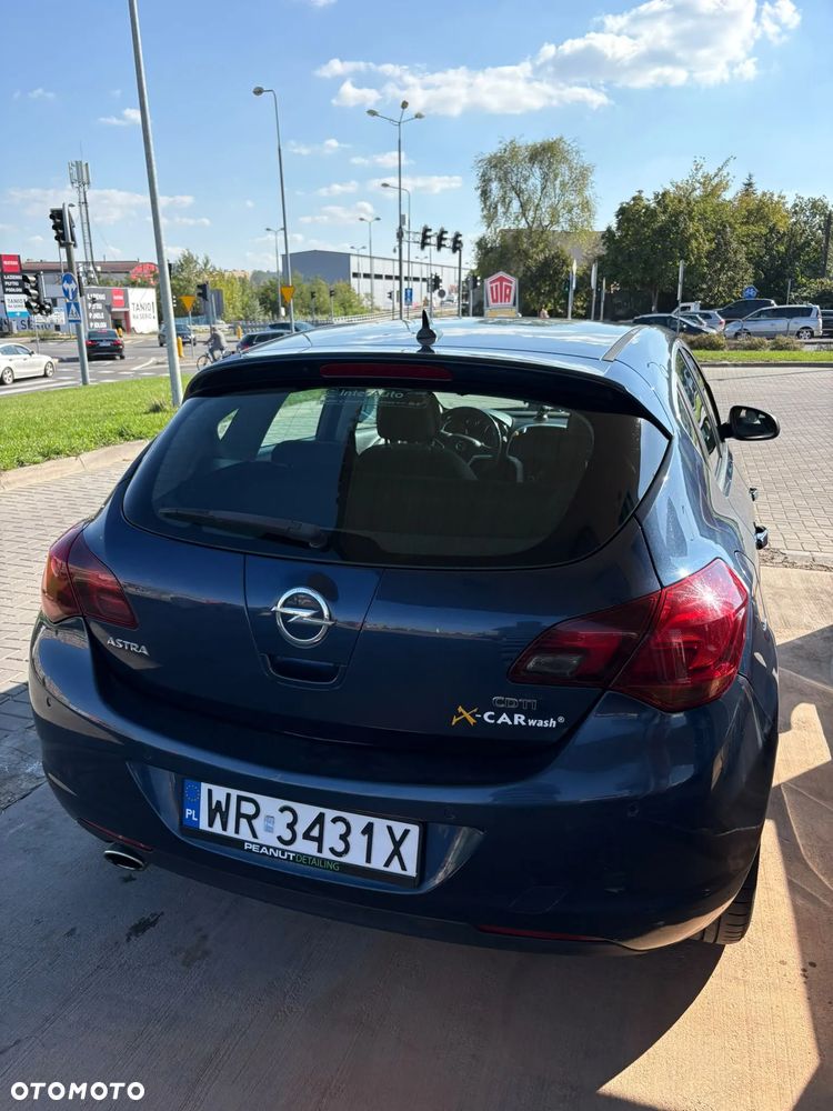 Opel Astra 2.0 CDTI Cosmo - 11
