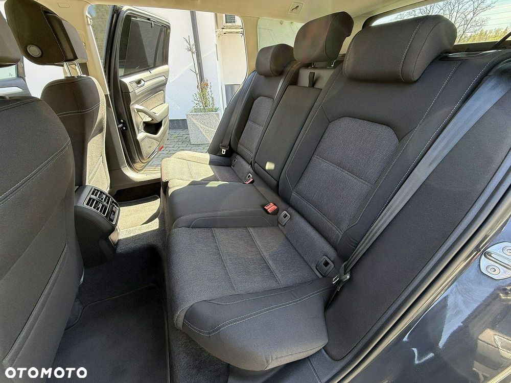 Volkswagen Passat - 25