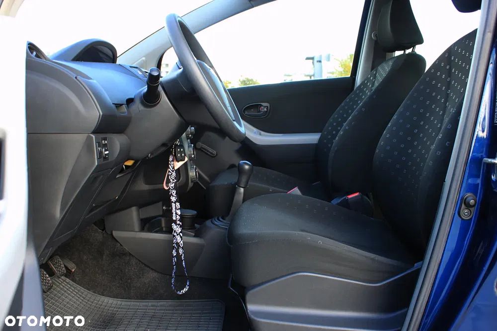 Toyota Yaris - 10
