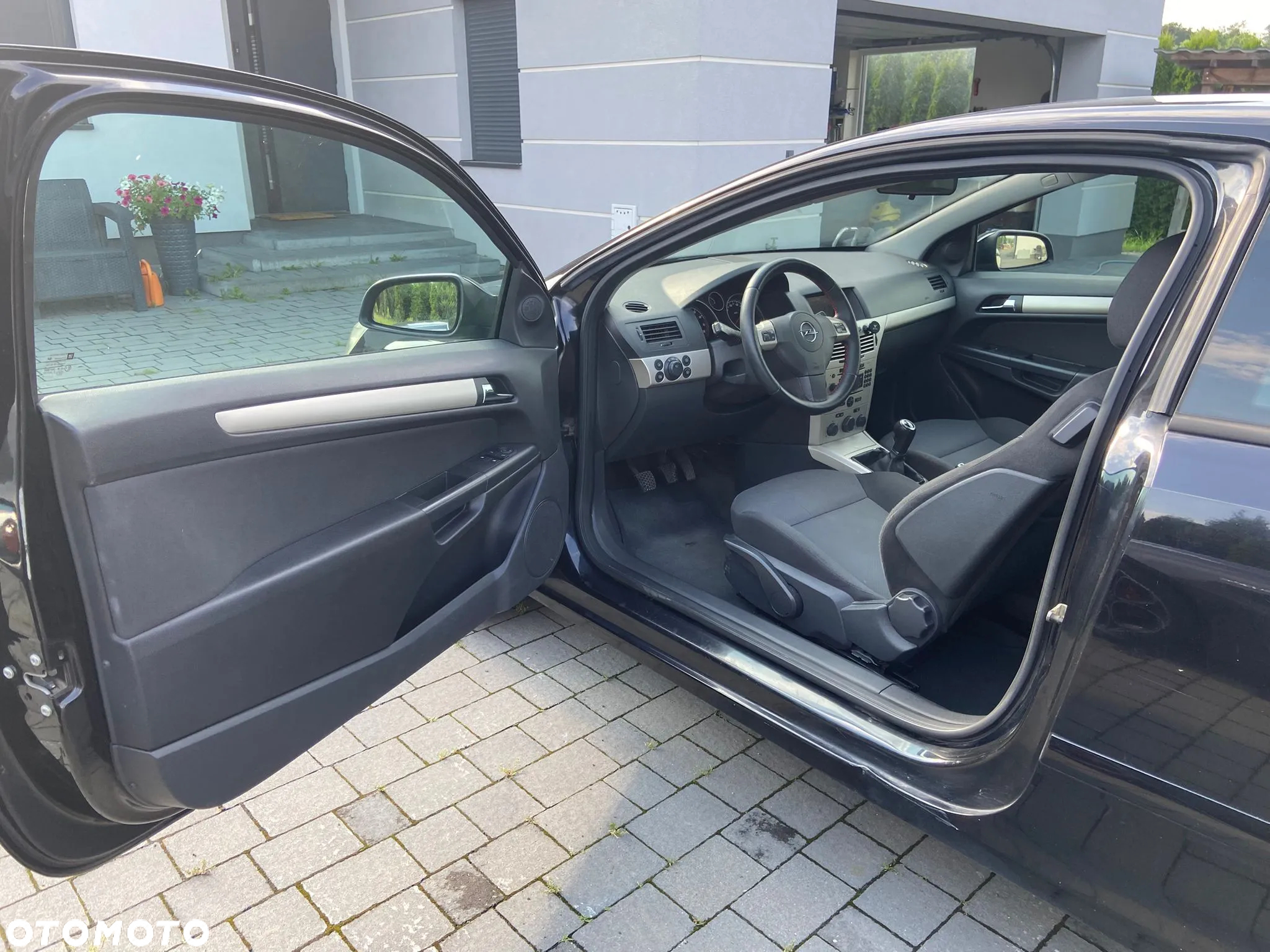 Opel Astra GTC 1.6 - 22