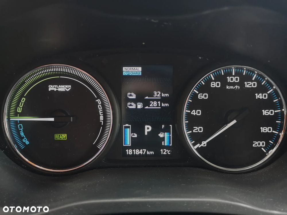 Mitsubishi Outlander - 13