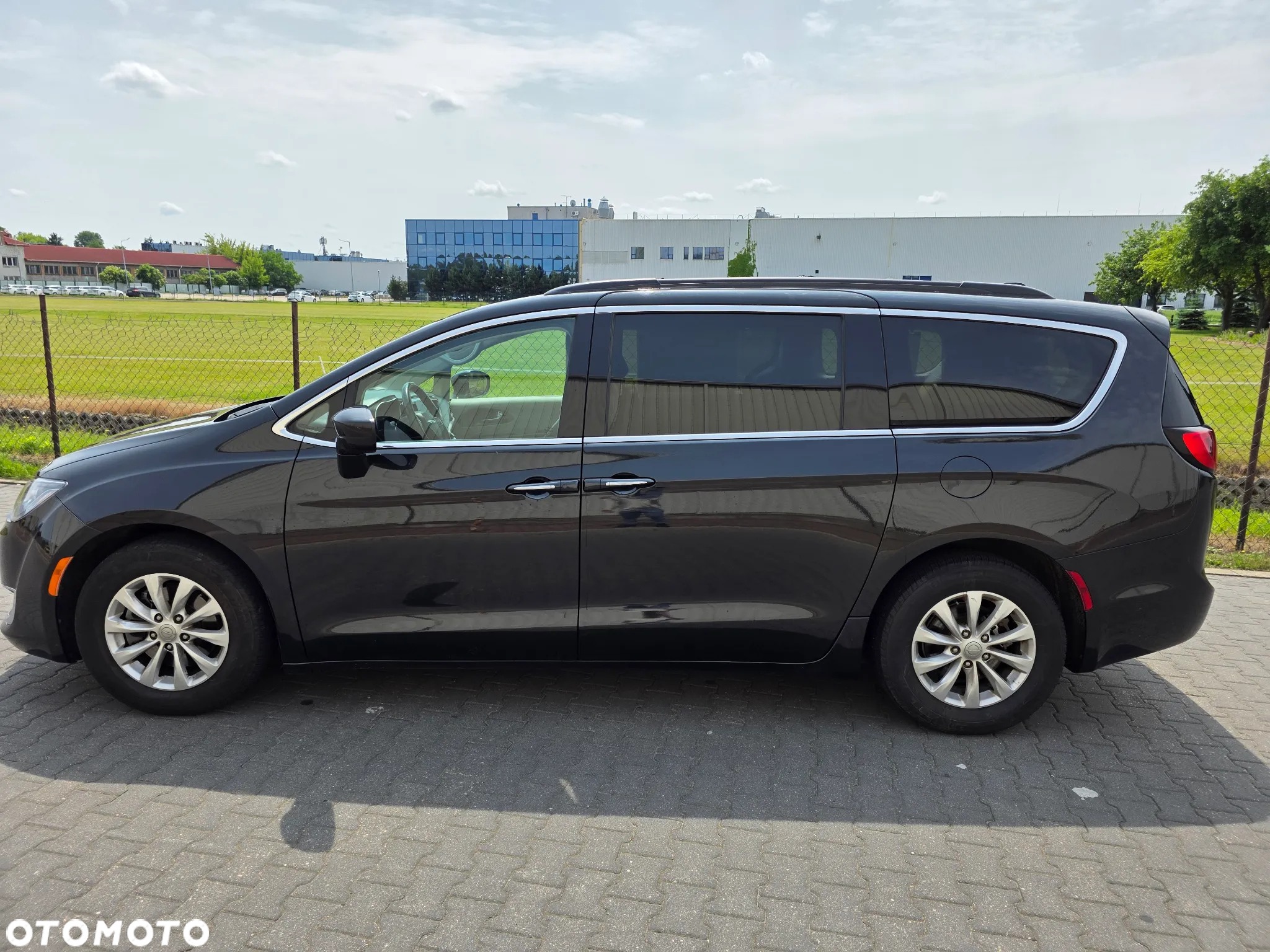 Chrysler Pacifica - 4