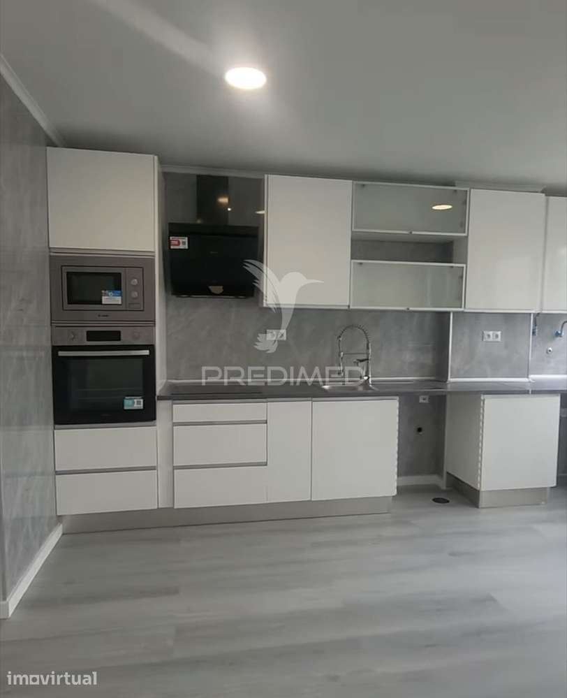 Apartamento T2 em Oeiras – Com Varanda, Arrecadação e Excelente Loc... - Grande imagem: 2/40
