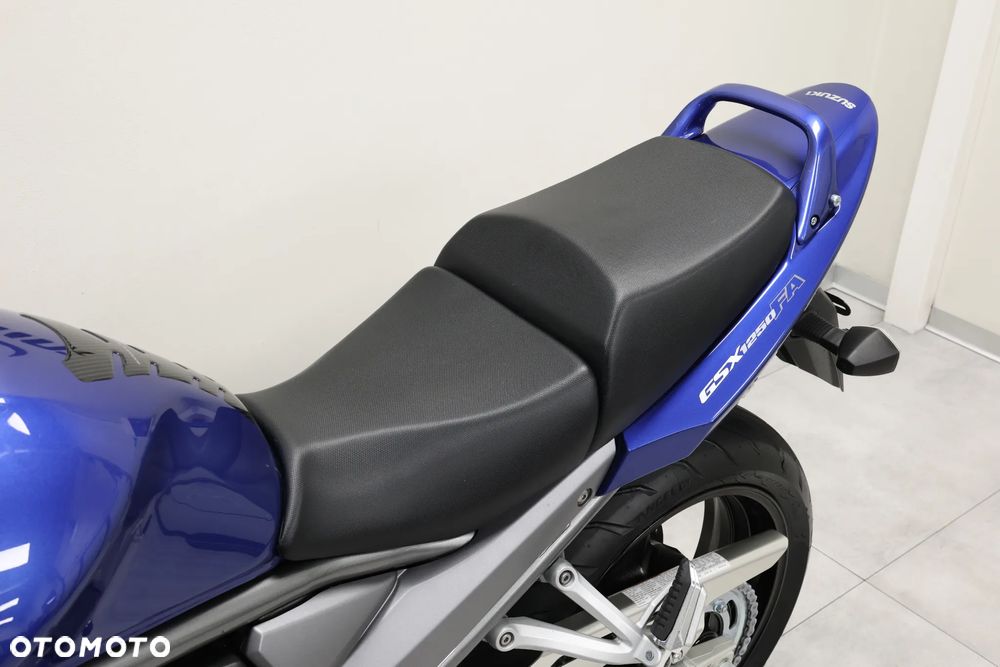 Suzuki GSX - 18