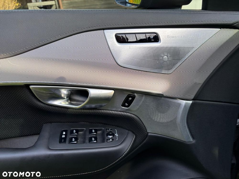 Volvo XC 90 T8 AWD Plug-In Hybrid Momentum 7os - 13