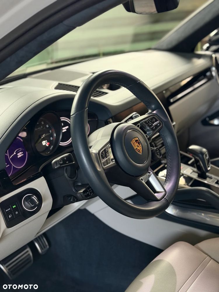 Porsche Cayenne - 19