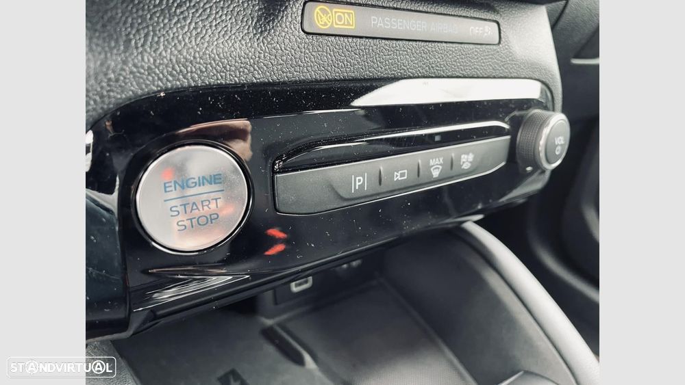 Ford Kuga 2.5 PHEV ST-Line X — fotografia 21