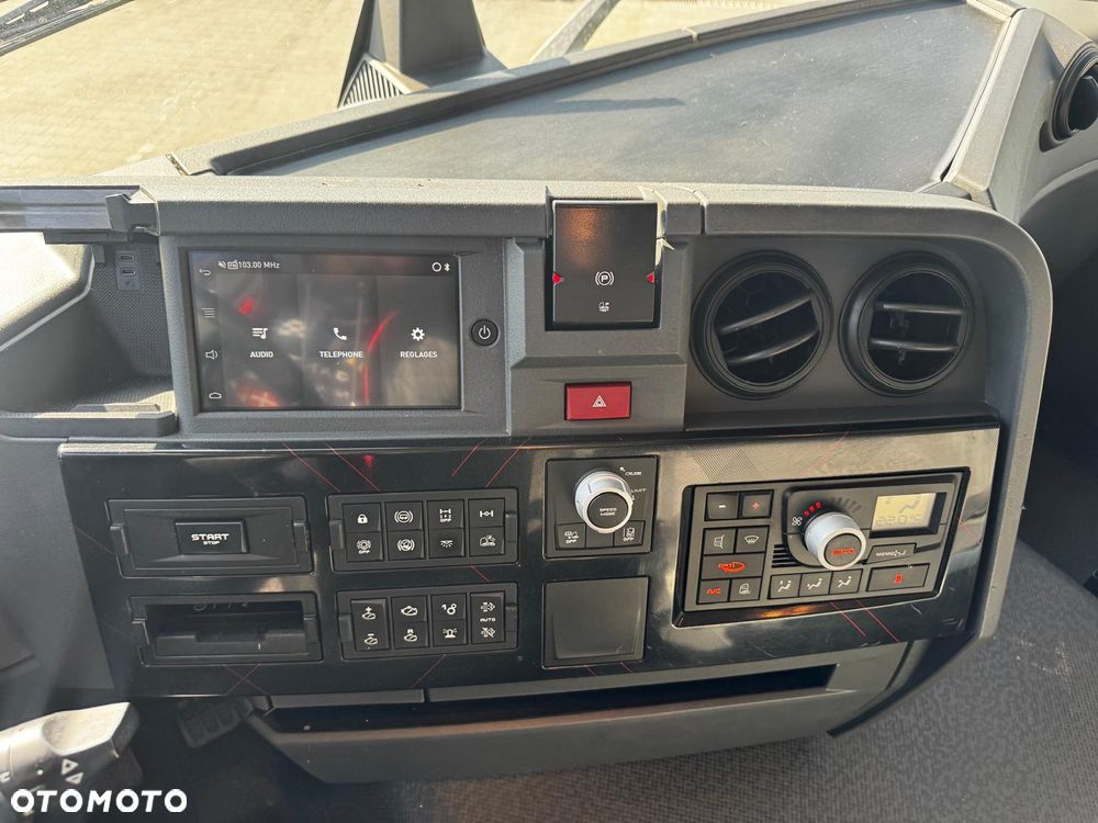 Renault T480 ADR - 11
