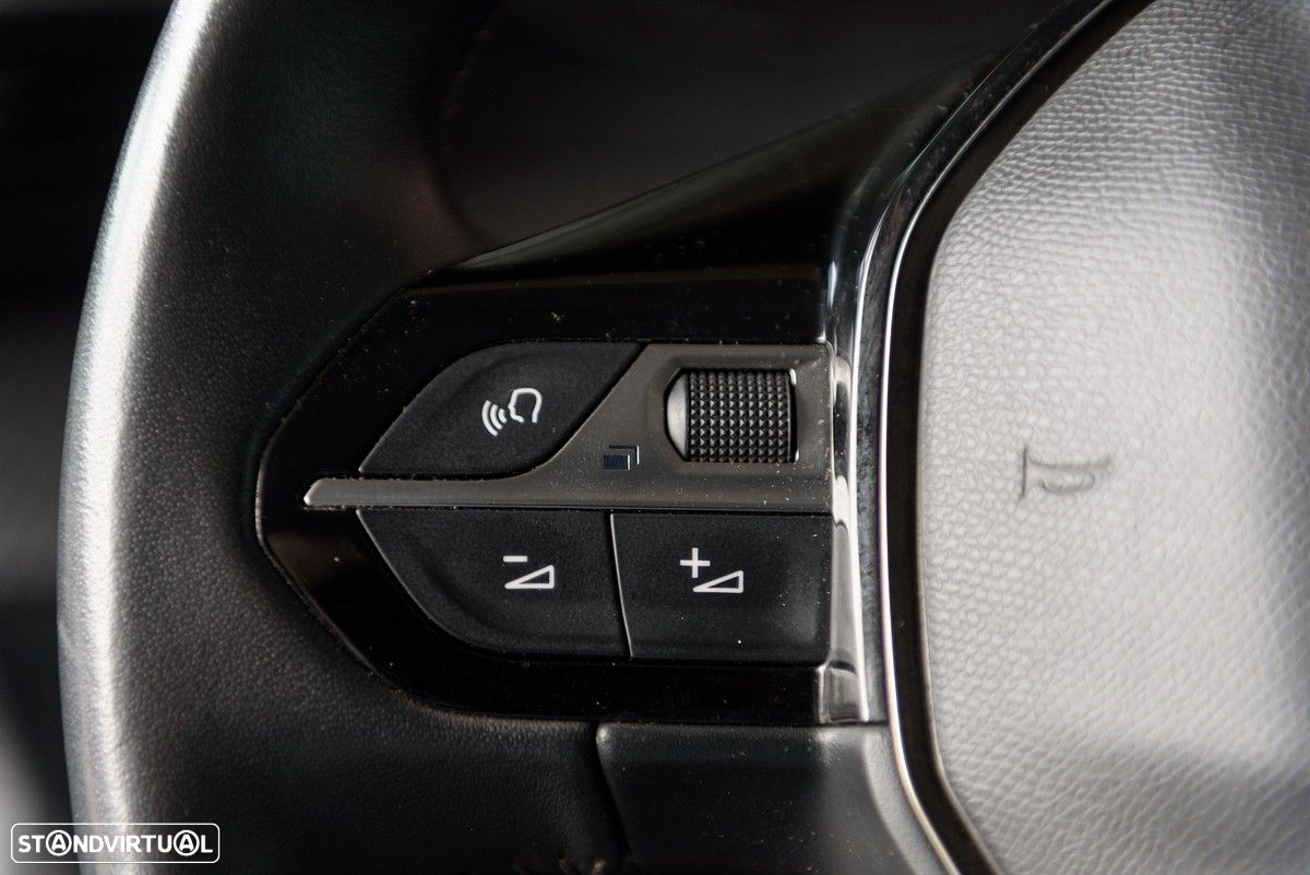 Peugeot 208 1.2 PureTech Active Pack - 46