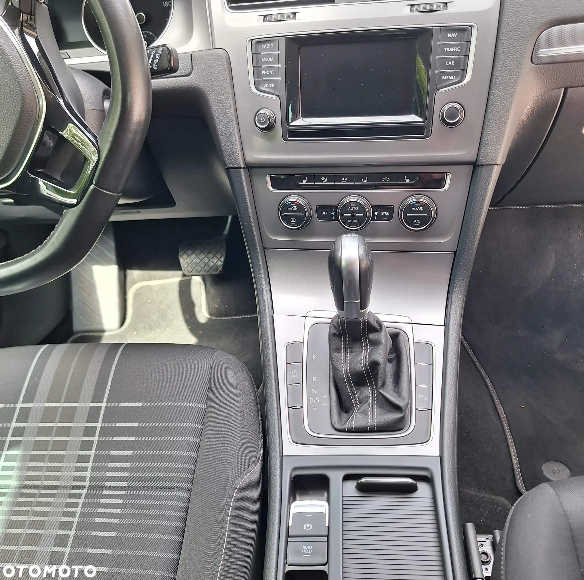 Volkswagen Golf 1.4 TSI BlueMotion Technology DSG Lounge - 12
