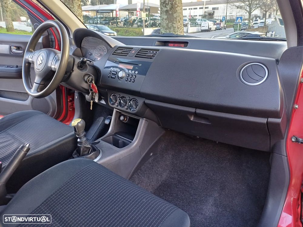 Suzuki Swift 1.3 DDiS GL - 33