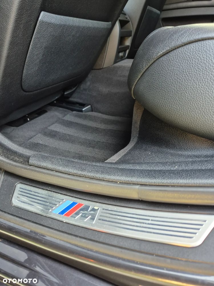 BMW Seria 5 523i Sport-Aut - 22