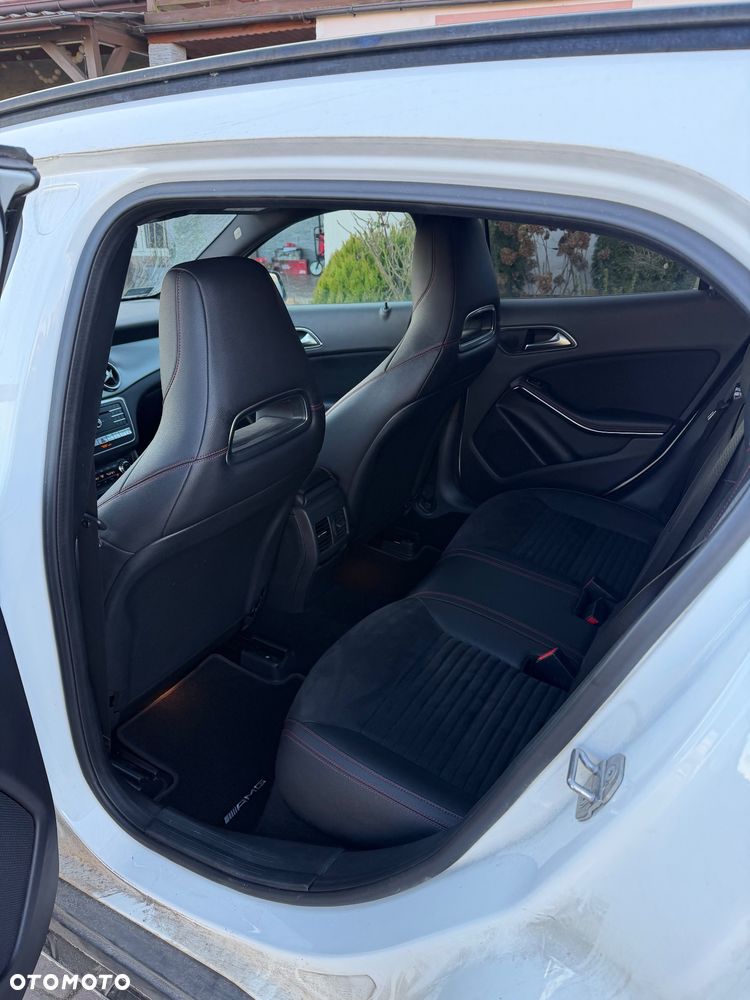 Mercedes-Benz GLA 220 4-Matic AMG Line - 12