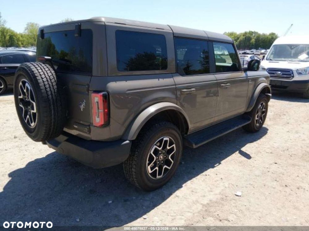 Ford Bronco - 5