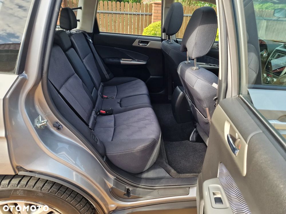 Subaru Forester 2.5 X Premium - 10