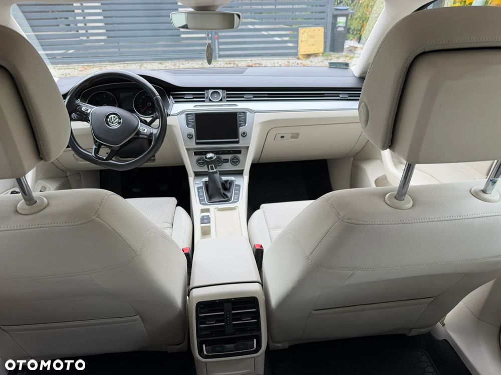 Volkswagen Passat - 16