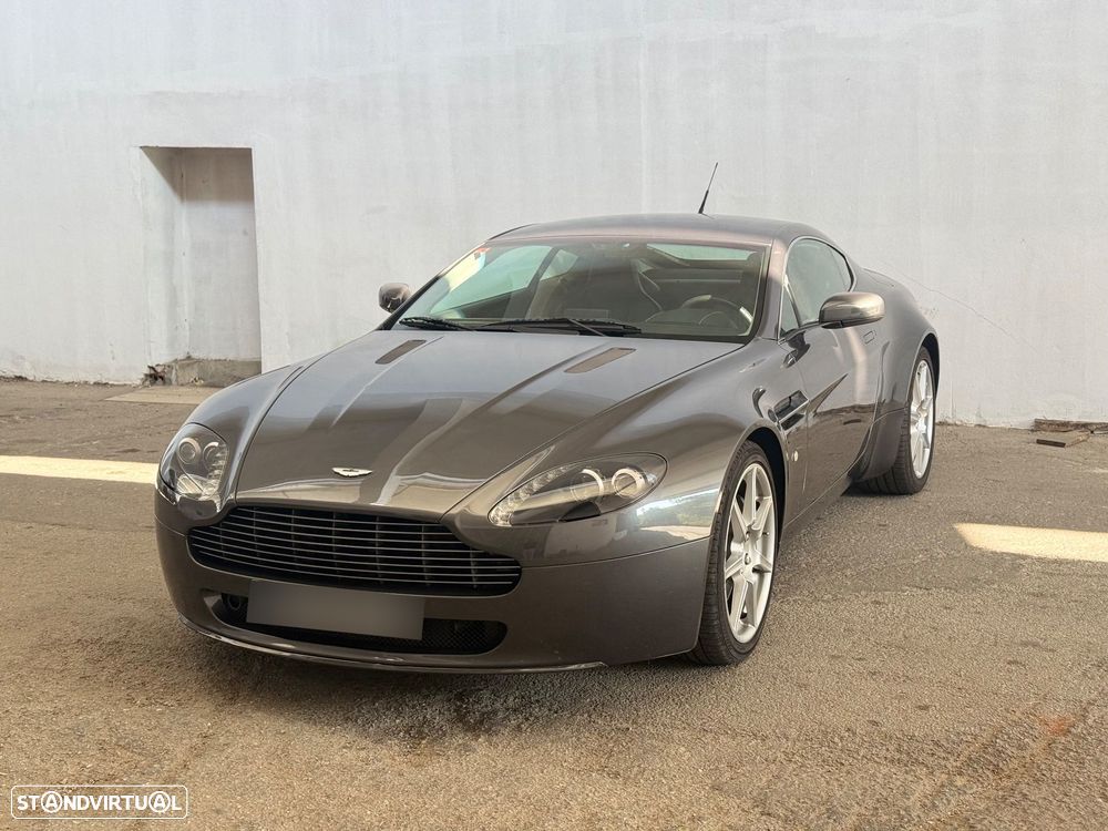 Aston Martin Vantage Coupe V8 - 10
